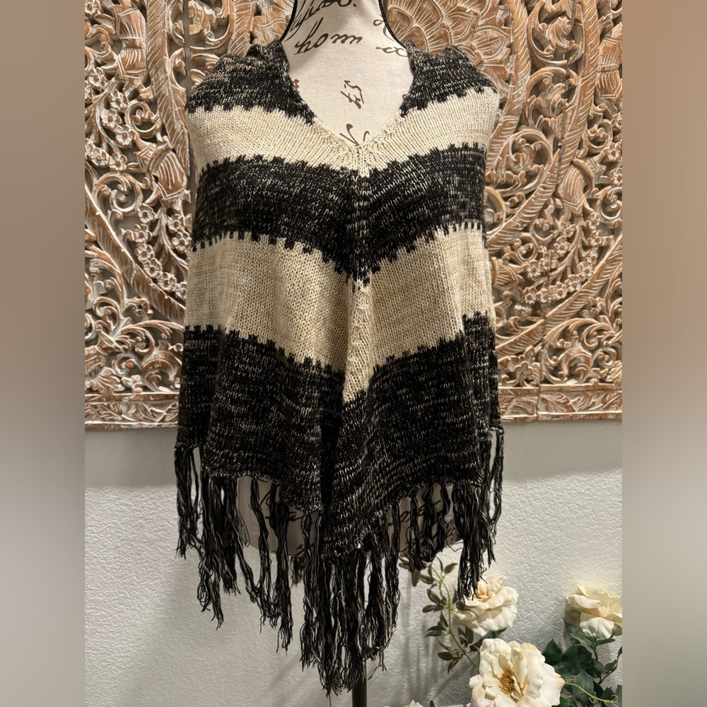 Anthropology Willow & Clay Fringe Hooded Poncho- size S